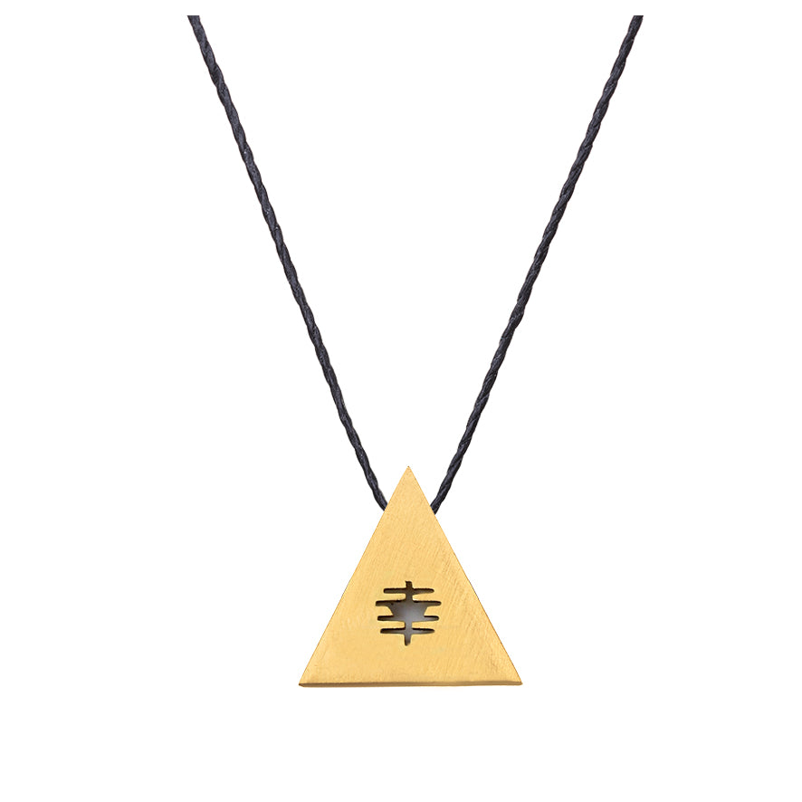 שרשרת חוט עם תליון משולש זהב ומילה ביפנית