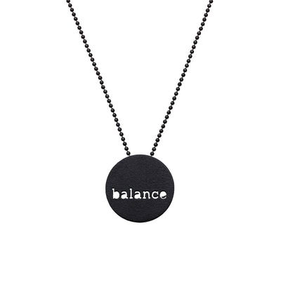 שרשרת כדורים עם עיגול שחור והמילה balance
