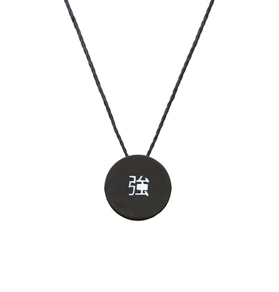 שרשרת חוט עם תליון עיגול שחור ומילה ביפנית